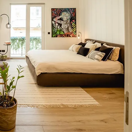 Luxury Flat Near Shopping & Swimming Apartament