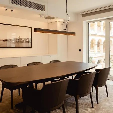 Luxury Flat Near Shopping & Swimming