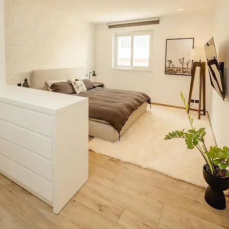 Luxury Flat Near Shopping & Swimming Apartmán