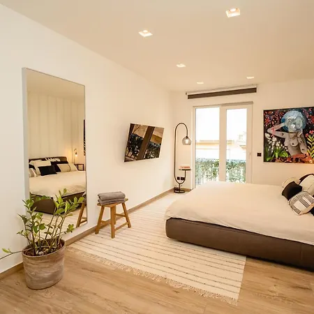 Luxury Flat Near Shopping & Swimming *