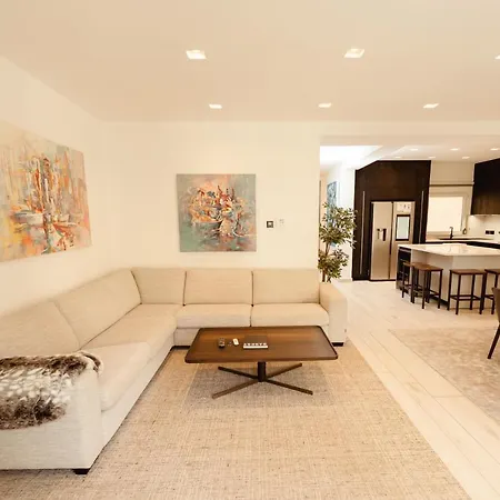 Luxury Flat Near Shopping & Swimming Daire