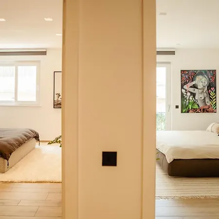 Luxury Flat Near Shopping & Swimming