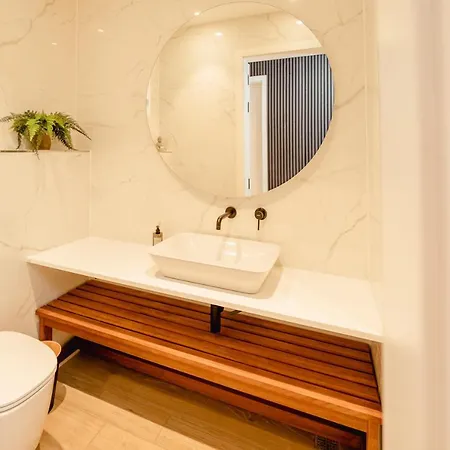 Luxury Flat Near Shopping & Swimming